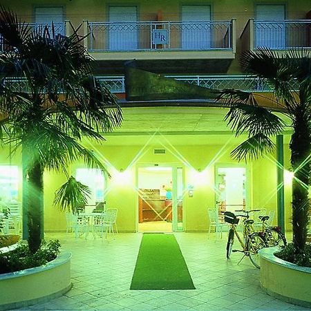 Hotel Royal Inn San Mauro Mare Buitenkant foto