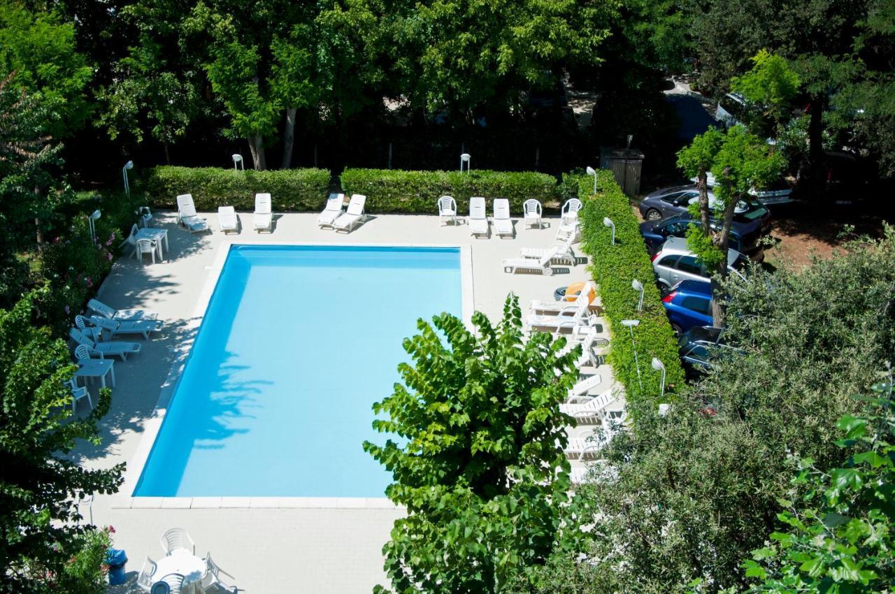 Hotel Royal Inn San Mauro Mare Buitenkant foto