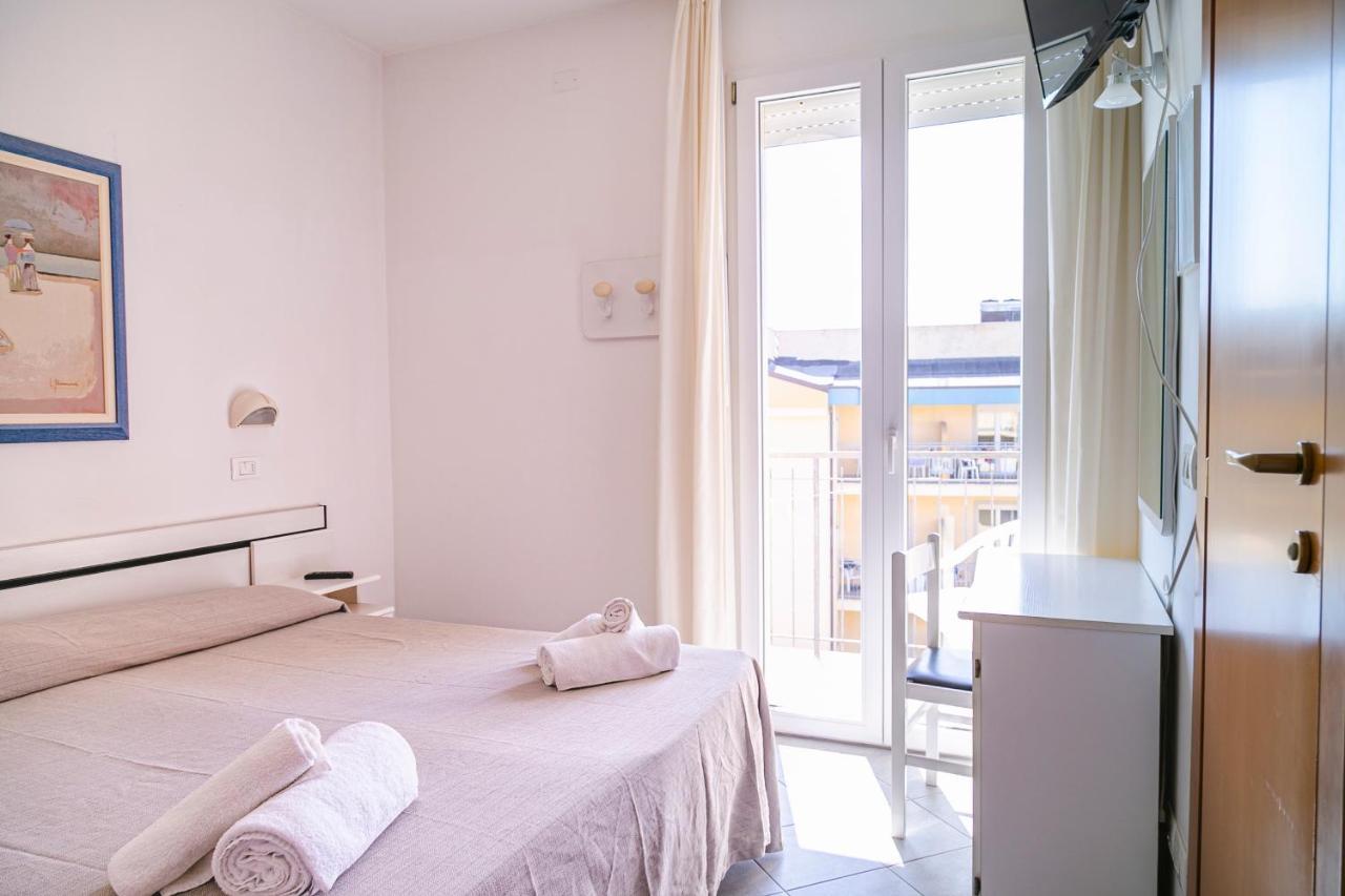 Hotel Royal Inn San Mauro Mare Buitenkant foto