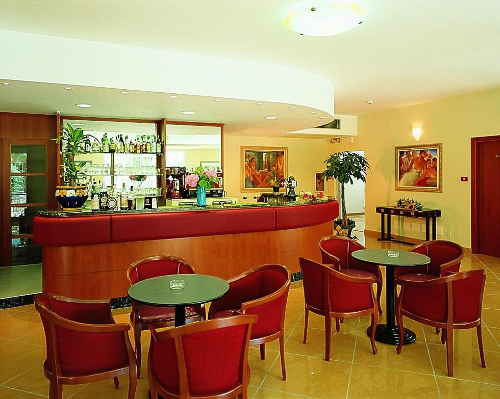 Hotel Royal Inn San Mauro Mare Buitenkant foto