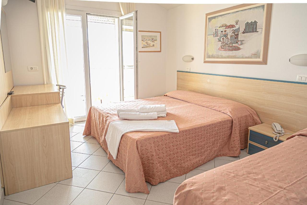 Hotel Royal Inn San Mauro Mare Buitenkant foto