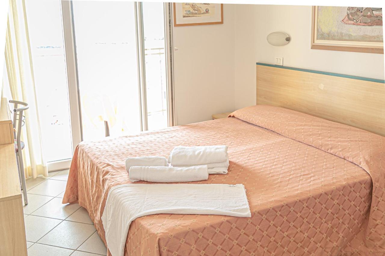 Hotel Royal Inn San Mauro Mare Buitenkant foto