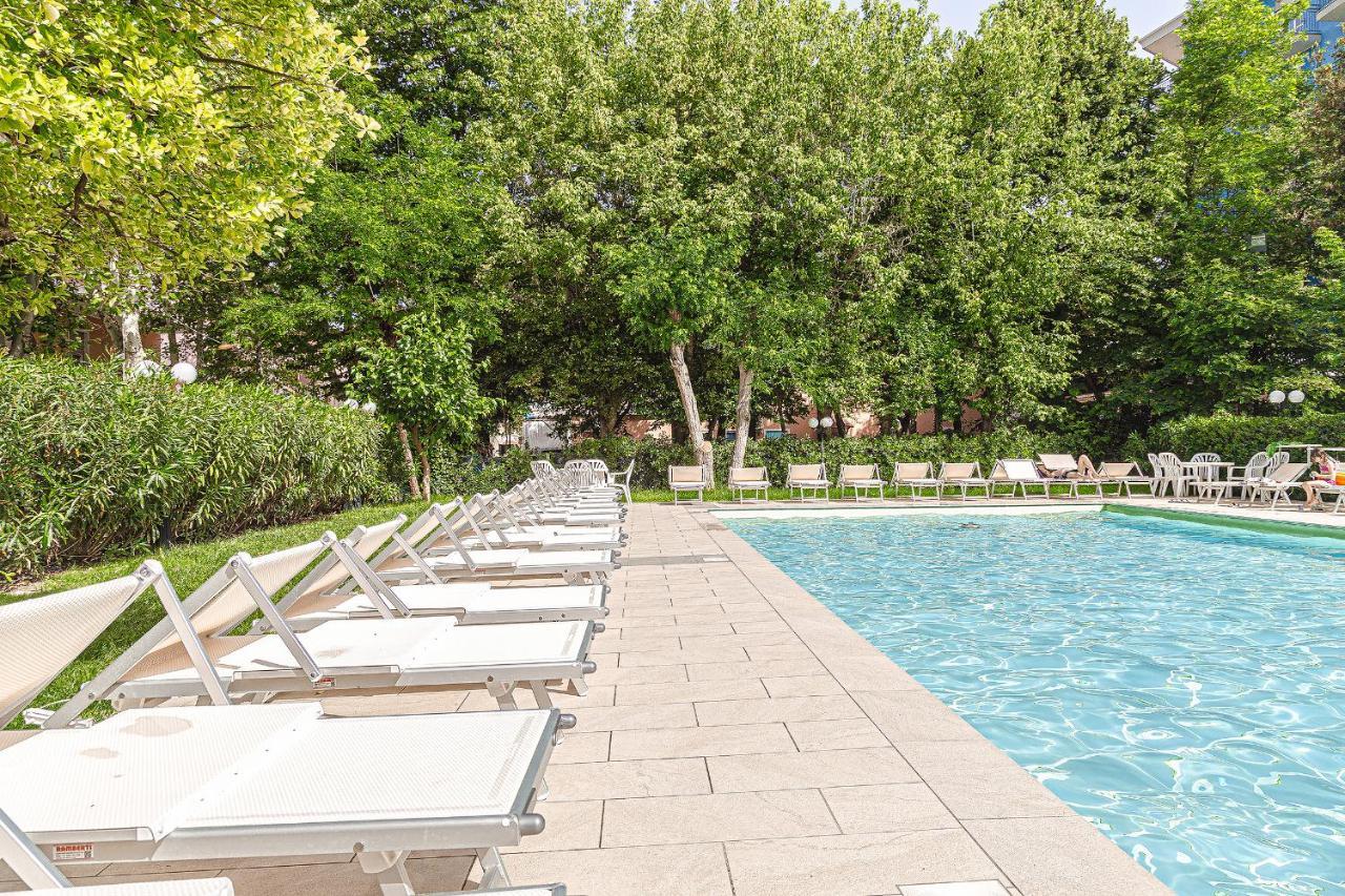 Hotel Royal Inn San Mauro Mare Buitenkant foto
