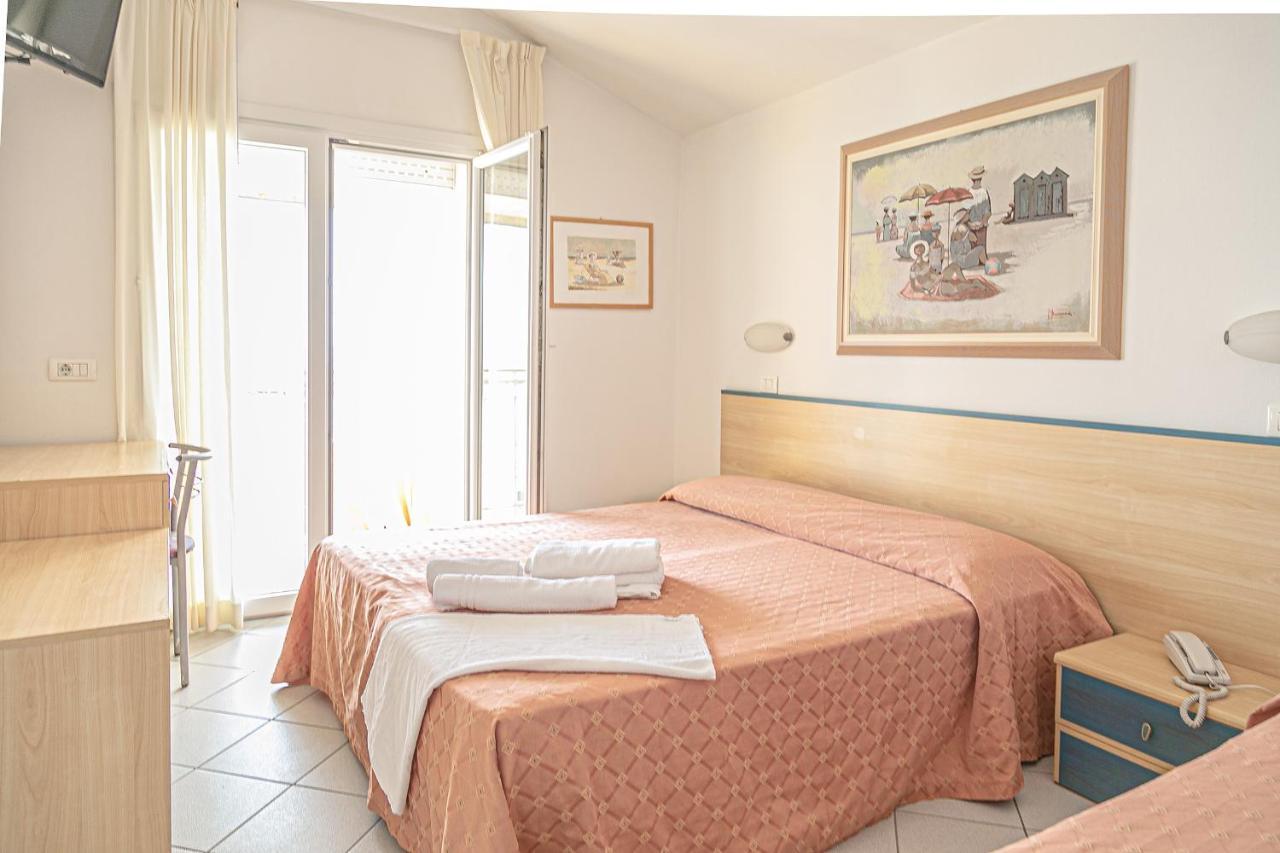 Hotel Royal Inn San Mauro Mare Buitenkant foto